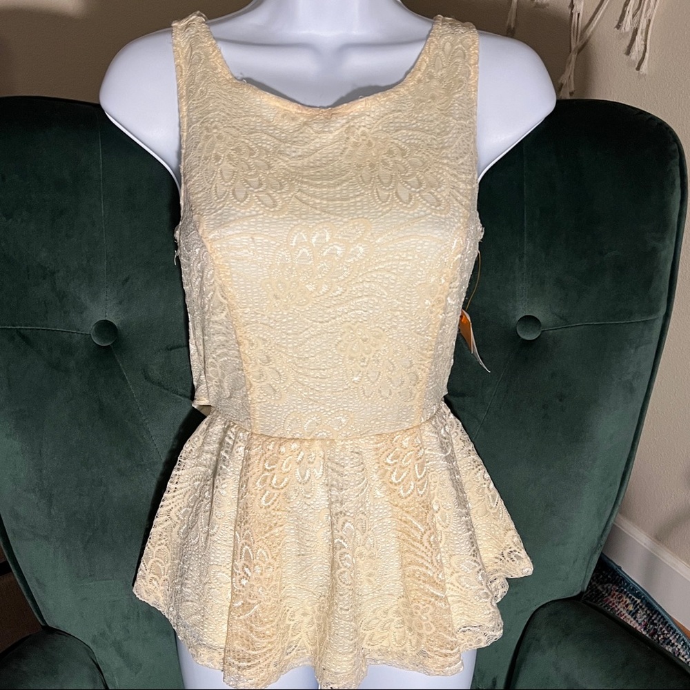 3/$20 NWT Sugarlips lace cream-color peplum top, Small